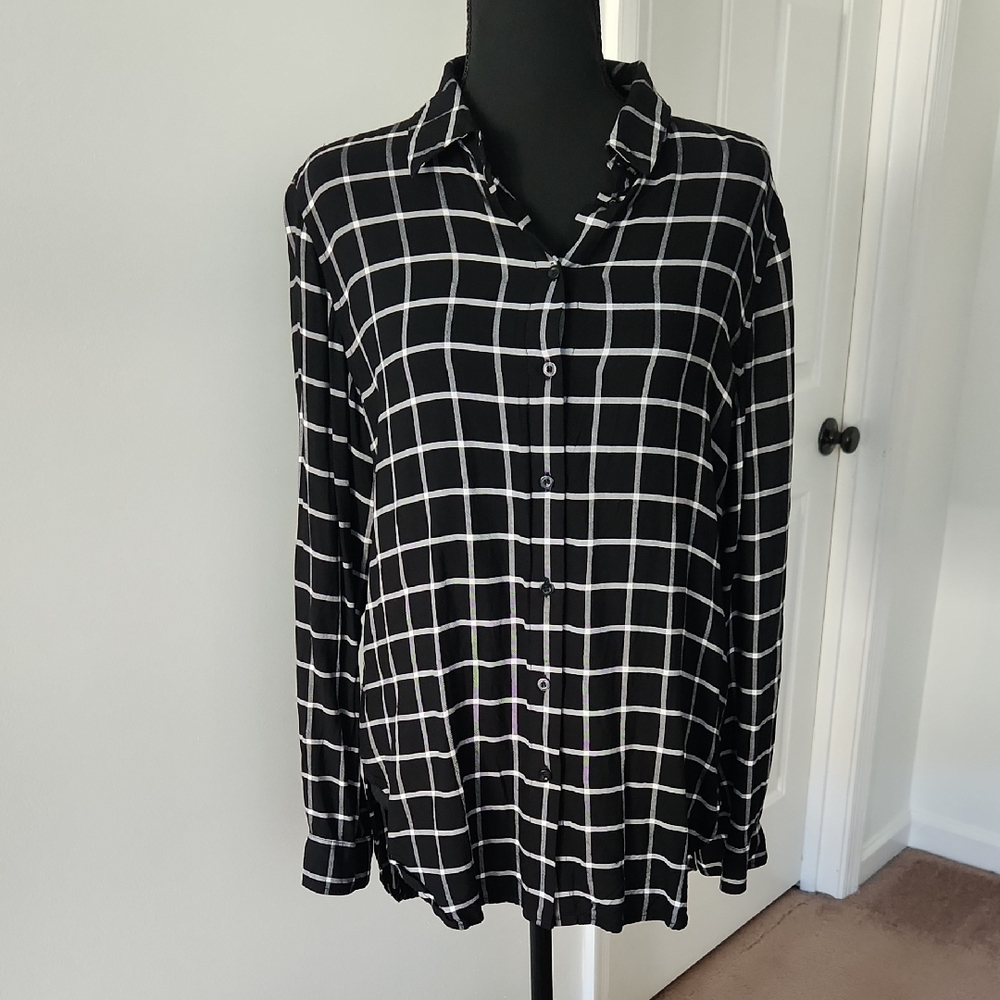 Calvin Klein Black and White Button Down Shirt Size M
